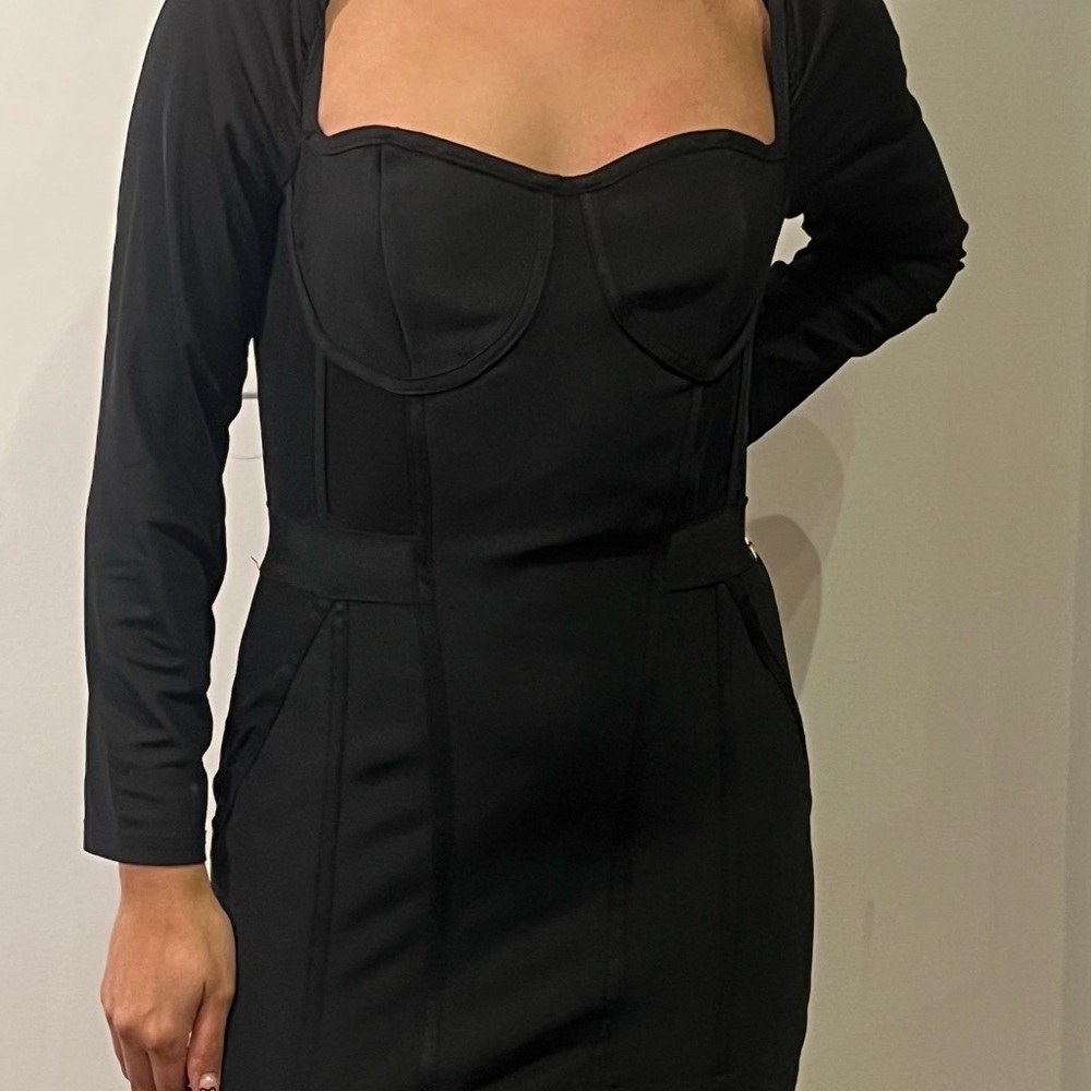 Chic Black Mini Dress with Long Sleeves